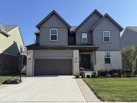 29371 Bayside Circle N, Chesterfield, MI 48047