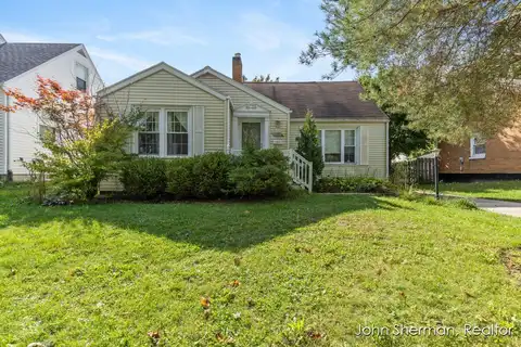 1822 Mayfair Drive NE, Grand Rapids, MI 49503