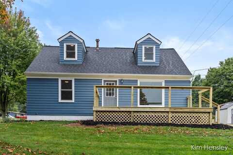 273 Summit Avenue NE, Rockford, MI 49341