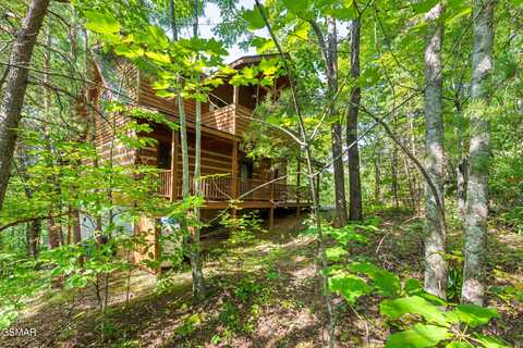 560 Thissa Way, Gatlinburg, TN 37738