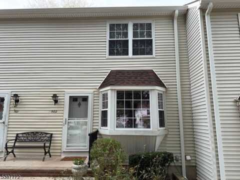 502 Wedgewood Cir, Raritan, NJ 08822
