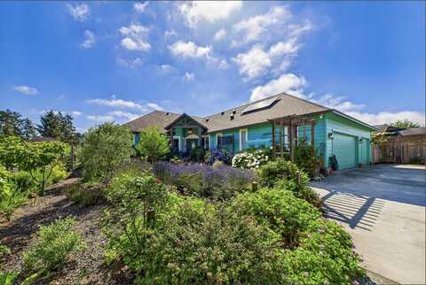 2090 Crystal Way, McKinleyville, CA 95519