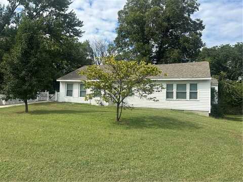 329 E Atlantic Street, Nevada, MO 64772