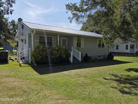203 W W Foy Street, Richlands, NC 28574