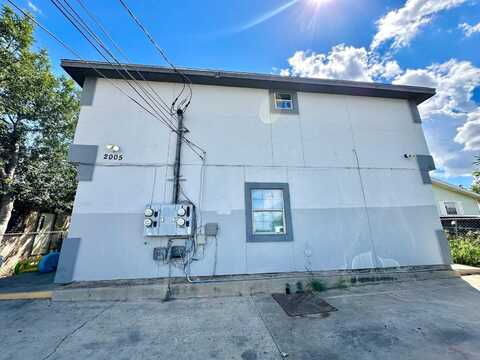 2005 Cross St, Laredo, TX 78046