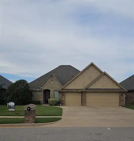 3712 NE Cypress Ln, Lawton, OK 73507