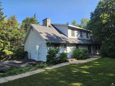 2025 College Heights Road, Manhattan, KS 66502