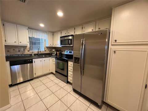 3150 W Rolling Hills Cir, Davie, FL 33328