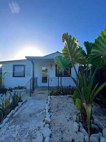311 NW 32nd Ct, Miami, FL 33125
