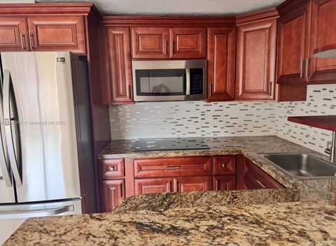 606 W 81st St, Hialeah, FL 33014