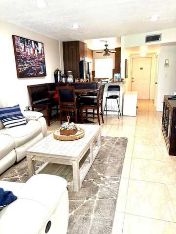 7991 N Sunrise Lakes Dr, Sunrise, FL 33322