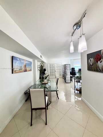 801 Brickell Bay Dr, Miami, FL 33131
