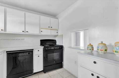 8100 Sunrise Lakes Blvd, Sunrise, FL 33322