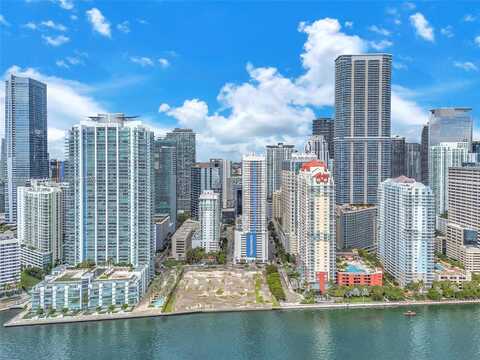 1200 Brickell Bay Dr, Miami, FL 33131