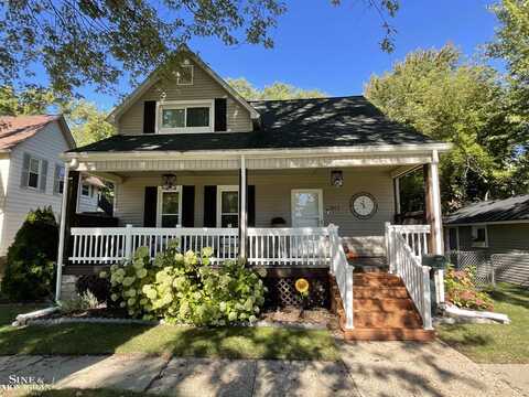 917 St Clair, Algonac, MI 48001
