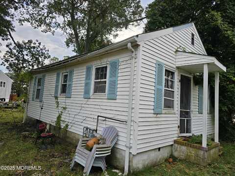 37 Harbor View Lane, Toms River, NJ 08753