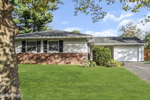2 Avondale Lane, Aberdeen, NJ 07747