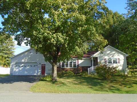9 Dennis Street, Skowhegan, ME 04976