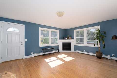 32 Mallison Street, Gorham, ME 04038