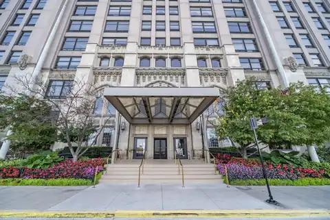 680 N Lake Shore Drive, Chicago, IL 60611