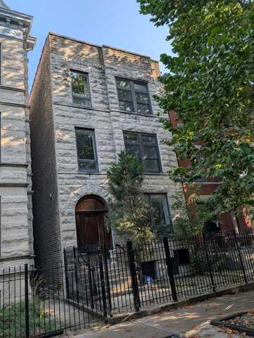 902 W Newport Avenue, Chicago, IL 60657