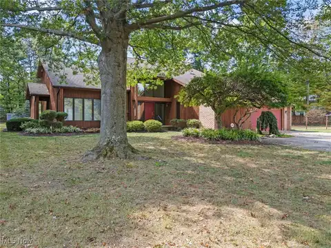 2452 Purdue Circle NW, North Canton, OH 44720