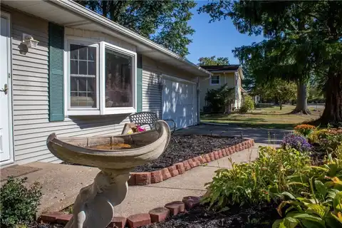 8694 Candlewood Avenue NW, North Canton, OH 44720
