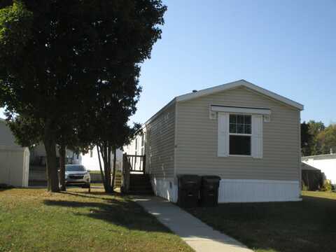 8 Parakeet Hill Dr, Lake Orion, MI 48359