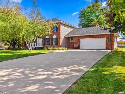 222 W SOUTHGATE Drive, Elmwood, IL 61529