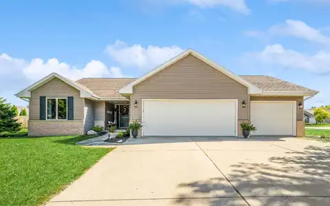 2685 SPICA Lane, GREEN BAY, WI 54311