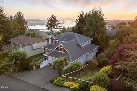 136 SE LARCH ST, Newport, OR 97365