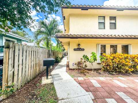 115 N Palmway, Lake Worth, FL 33460