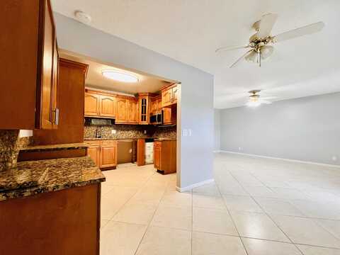 210 Somerset K, West Palm Beach, FL 33417