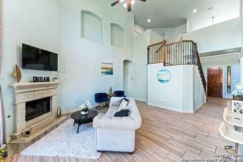 11407 MASSIVE MT, Helotes, TX 78023
