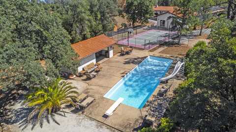 17832 Windsor Lane, Anderson, CA 96007