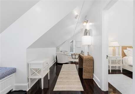 8 Brenton Road, Newport, RI 02840