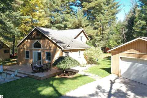 2812 W Houghton Creek Road, West Branch, MI 48661