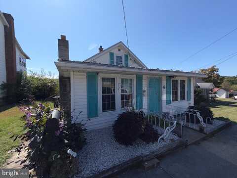 6 OAKLAND AVENUE, LEWISTOWN, PA 17044