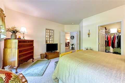King James, WILLIAMSBURG, VA 23188