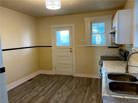 Hull, CHESAPEAKE, VA 23324