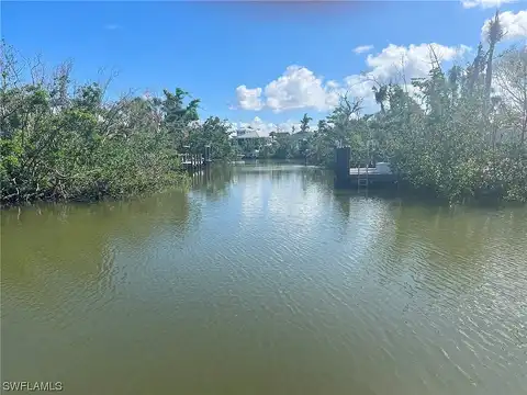 Pine, SANIBEL, FL 33957