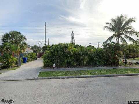 Avenue F, RIVIERA BEACH, FL 33404
