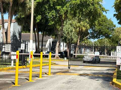 179Th, HIALEAH, FL 33015