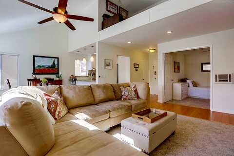 Via Mil Cumbres, Solana Beach, CA 92075