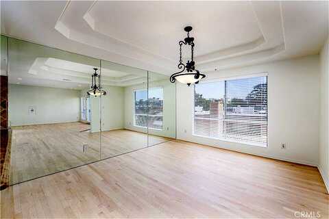 Zelzah Ave, Encino, CA 91316