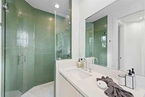 Centre Is, Golden Beach, FL 33160