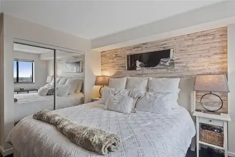 10Th St E, Saint Paul, MN 55101