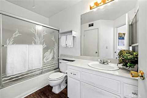 W 5Th St, Santa Ana, CA 92703