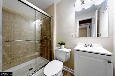 Spring Ln, Falls Church, VA 22041