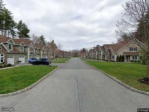 Braeburn Path, Matamoras, PA 18336